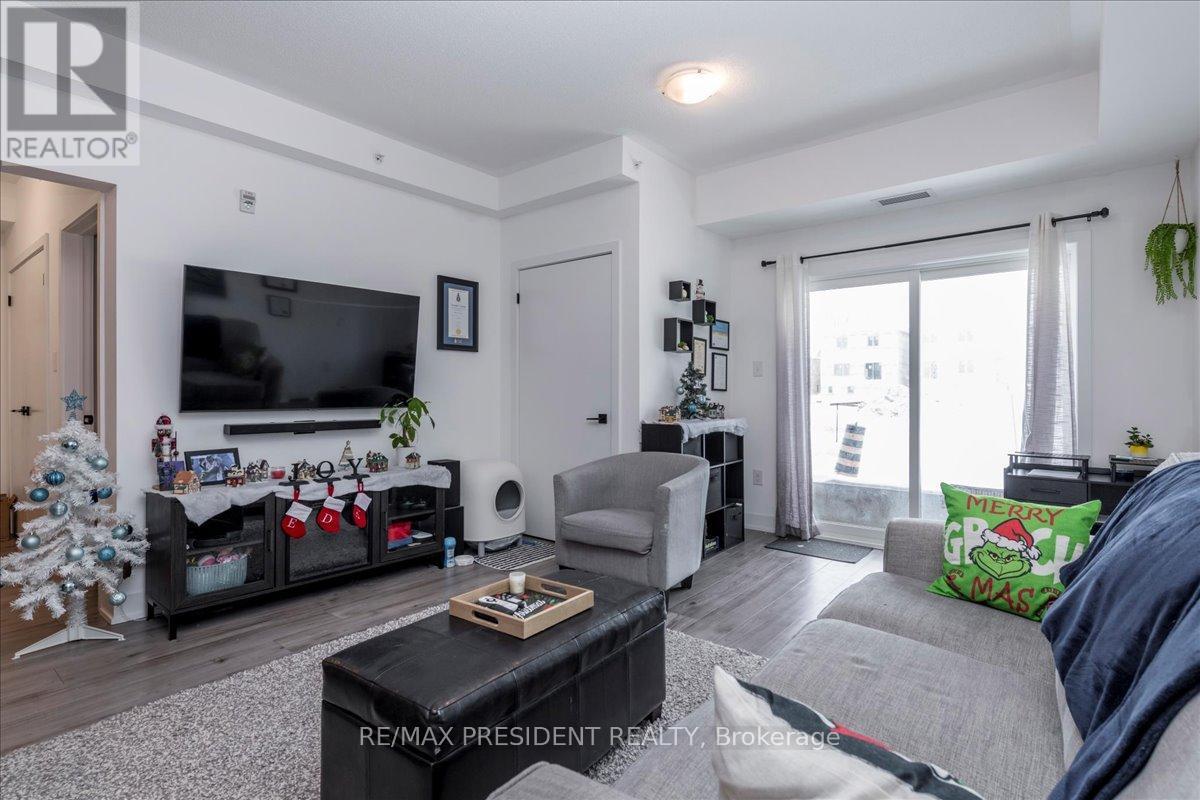 106 - 10 Culinary Lane, Barrie, ON - Indoor Photo Showing Living Room