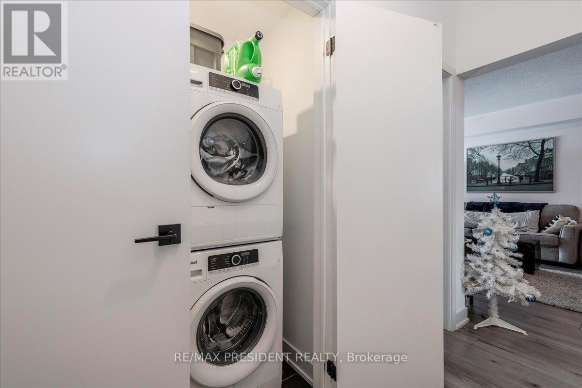 106 - 10 Culinary Lane, Barrie, ON - Indoor Photo Showing Laundry Room
