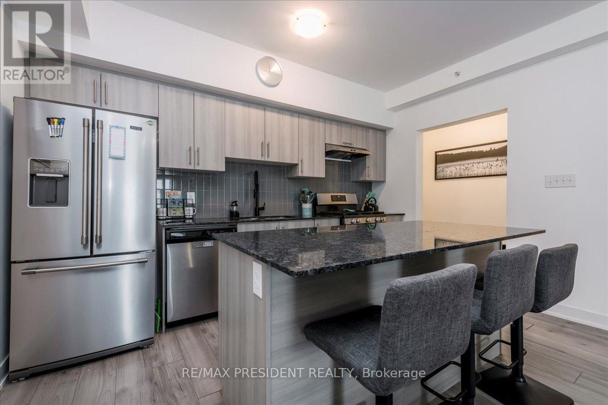 106 - 10 Culinary Lane, Barrie, ON - Indoor Photo Showing Kitchen With Upgraded Kitchen