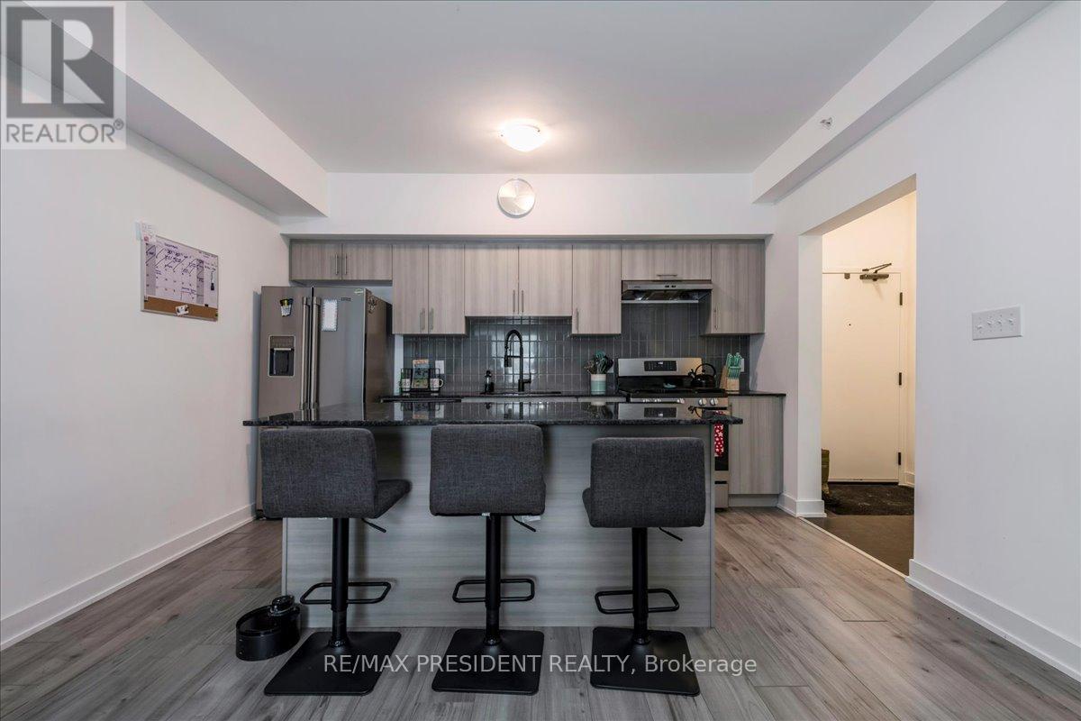 106 - 10 Culinary Lane, Barrie, ON - Indoor Photo Showing Kitchen