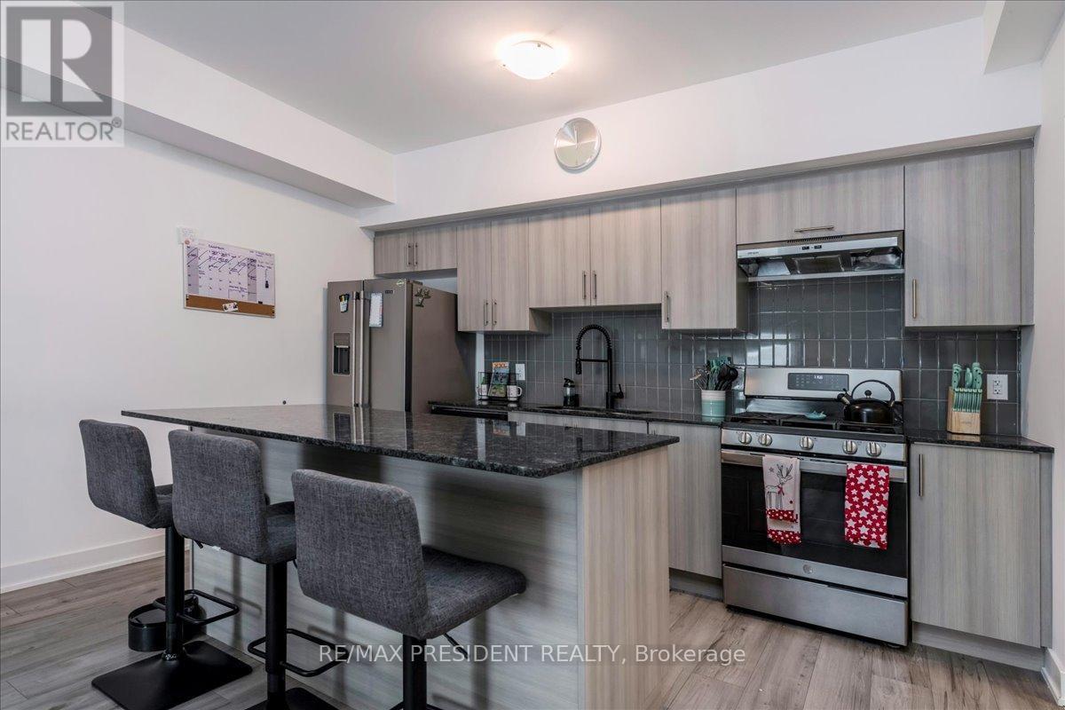 106 - 10 Culinary Lane, Barrie, ON - Indoor Photo Showing Kitchen
