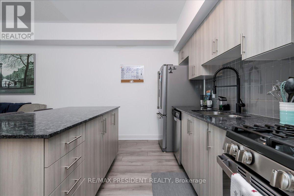 106 - 10 Culinary Lane, Barrie, ON - Indoor Photo Showing Kitchen With Upgraded Kitchen
