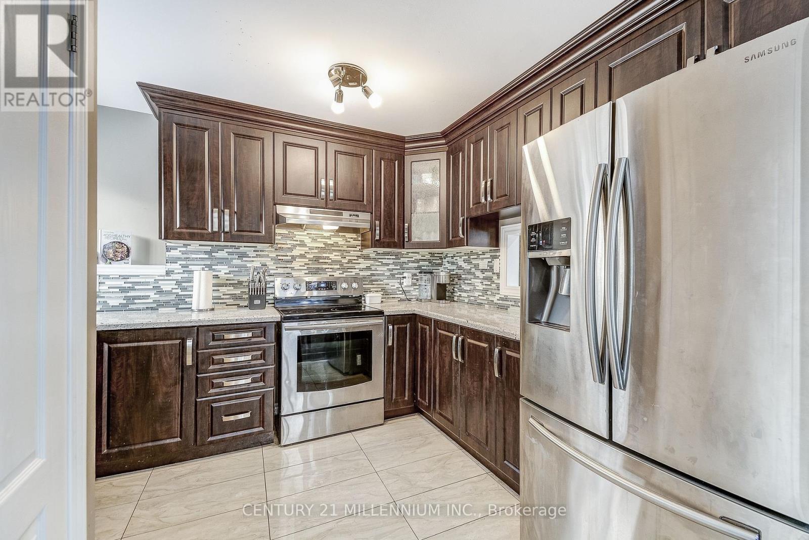 10 Evesham Crescent, Brampton, ON - Indoor Photo Showing Kitchen With Upgraded Kitchen