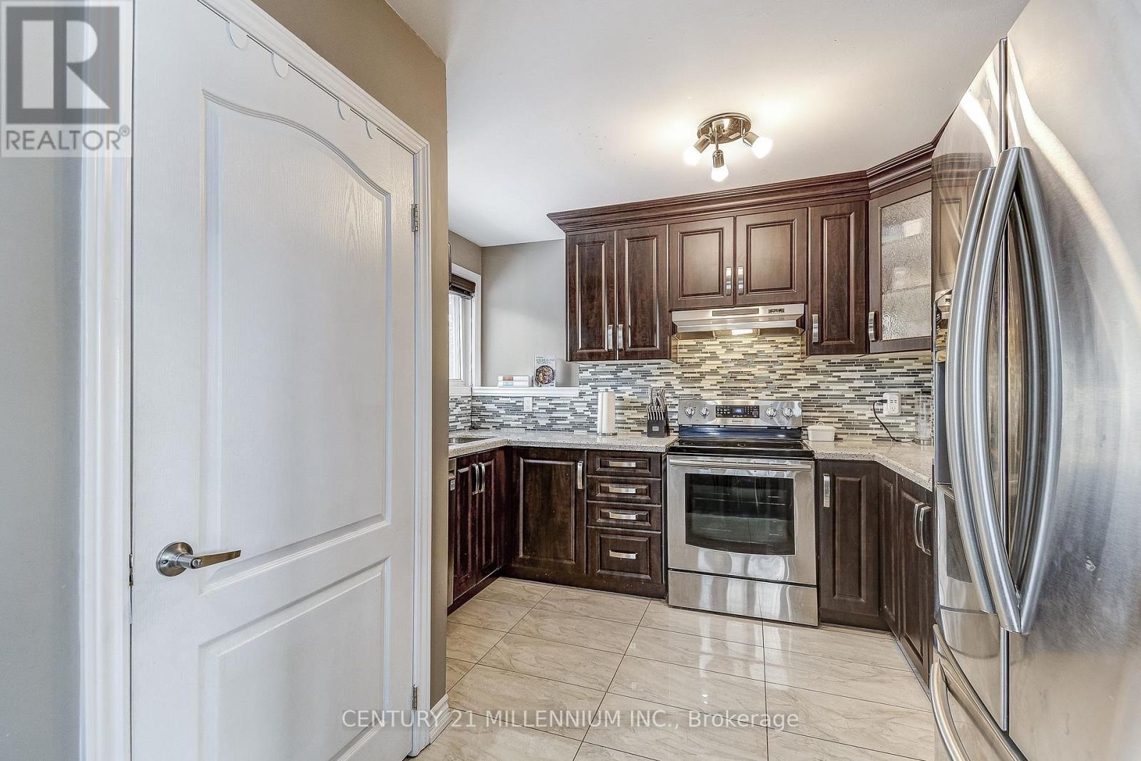 10 Evesham Crescent, Brampton, ON - Indoor Photo Showing Kitchen