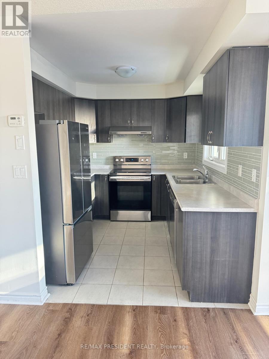 174 - 200 Veterans Drive, Brampton, ON - Indoor Photo Showing Kitchen With Stainless Steel Kitchen With Double Sink