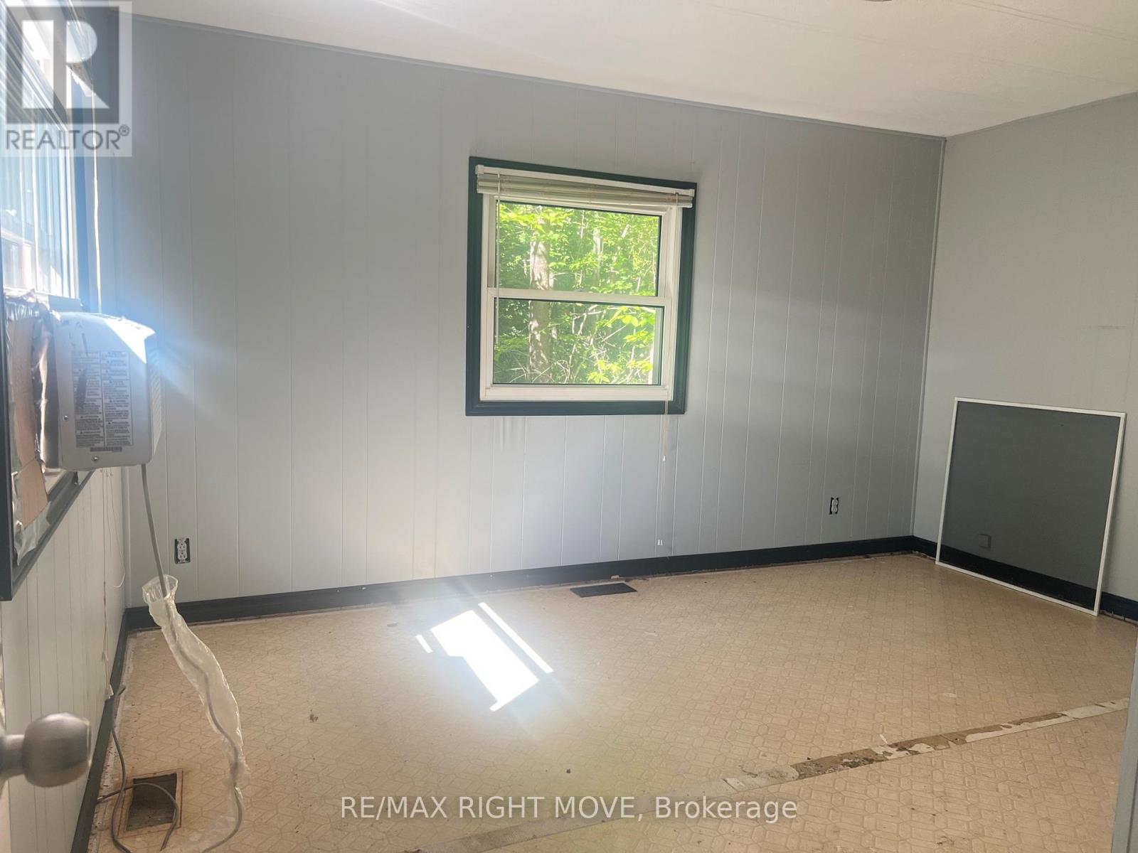 1052 4 Seasons Road, Gravenhurst, ON - Indoor Photo Showing Other Room