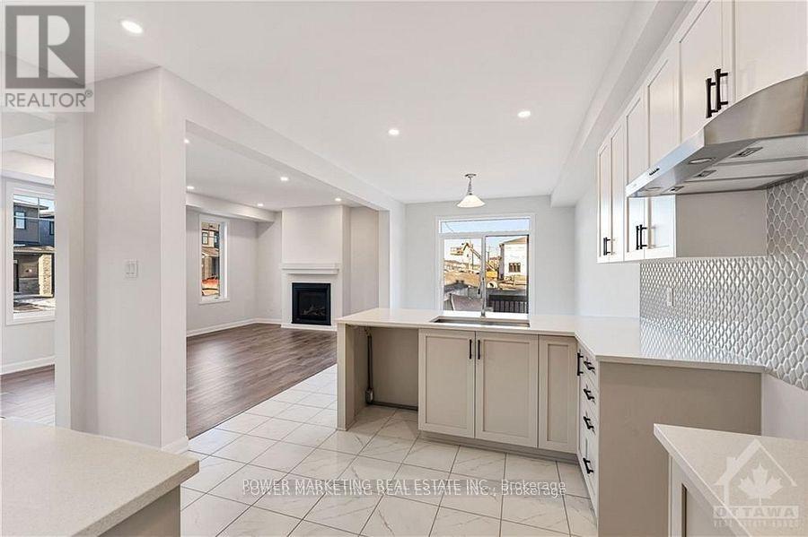 900 Athenry Court, Ottawa, ON - Indoor Photo Showing Kitchen