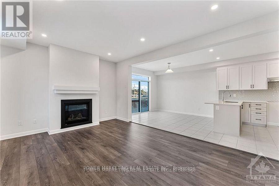 900 Athenry Court, Ottawa, ON - Indoor Photo Showing Living Room With Fireplace