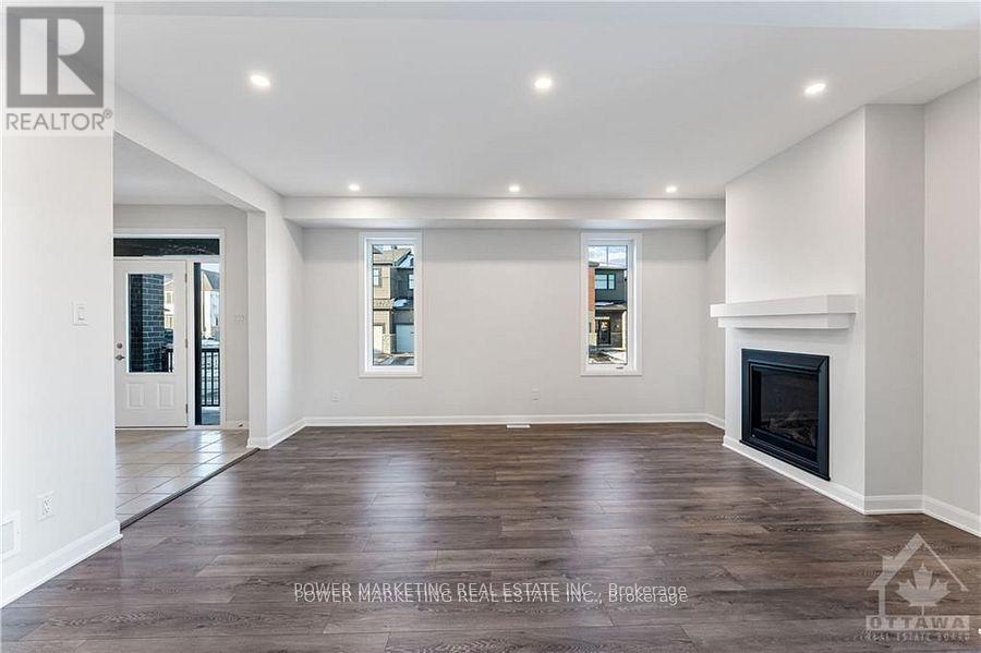 900 Athenry Court, Ottawa, ON - Indoor With Fireplace
