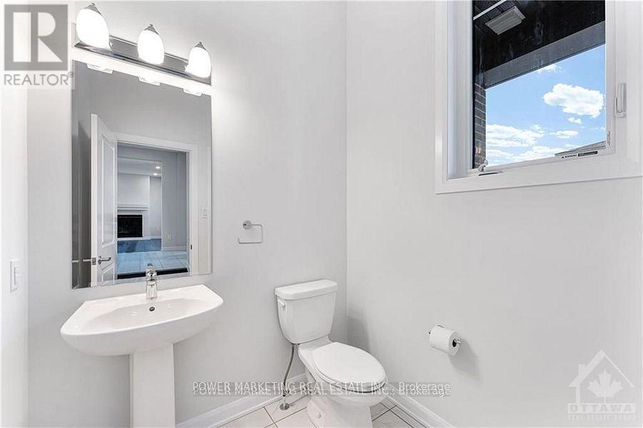 900 Athenry Court, Ottawa, ON - Indoor Photo Showing Bathroom