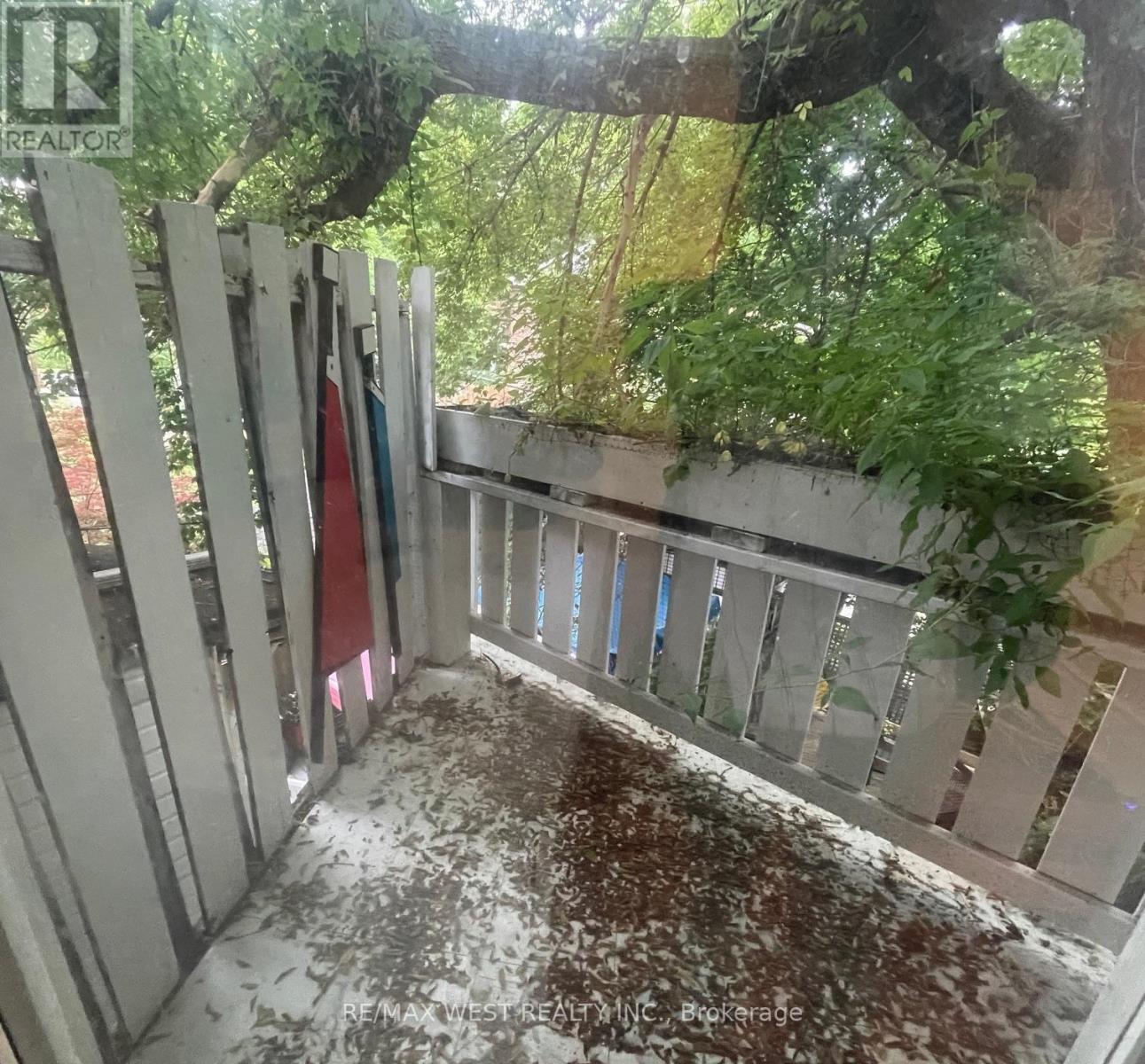 1813 Gerrard Street E, Toronto, ON - Outdoor