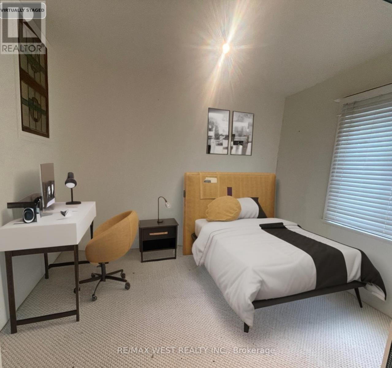 1813 Gerrard Street E, Toronto, ON - Indoor Photo Showing Bedroom