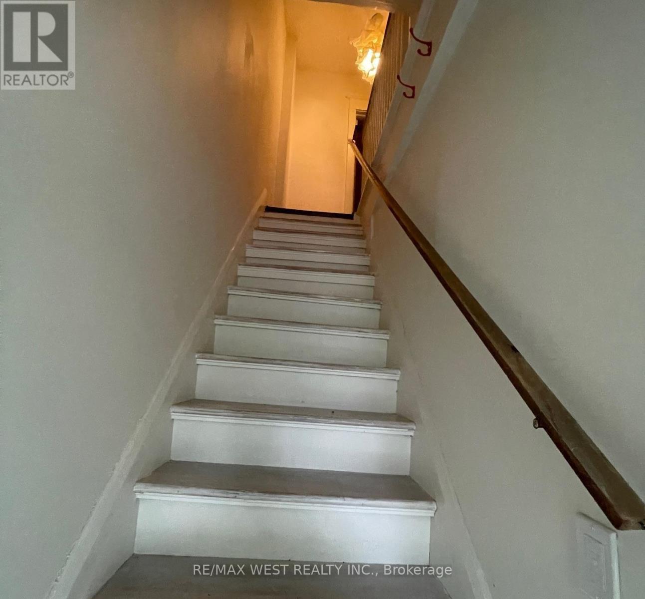 1813 Gerrard Street E, Toronto, ON - Indoor Photo Showing Other Room