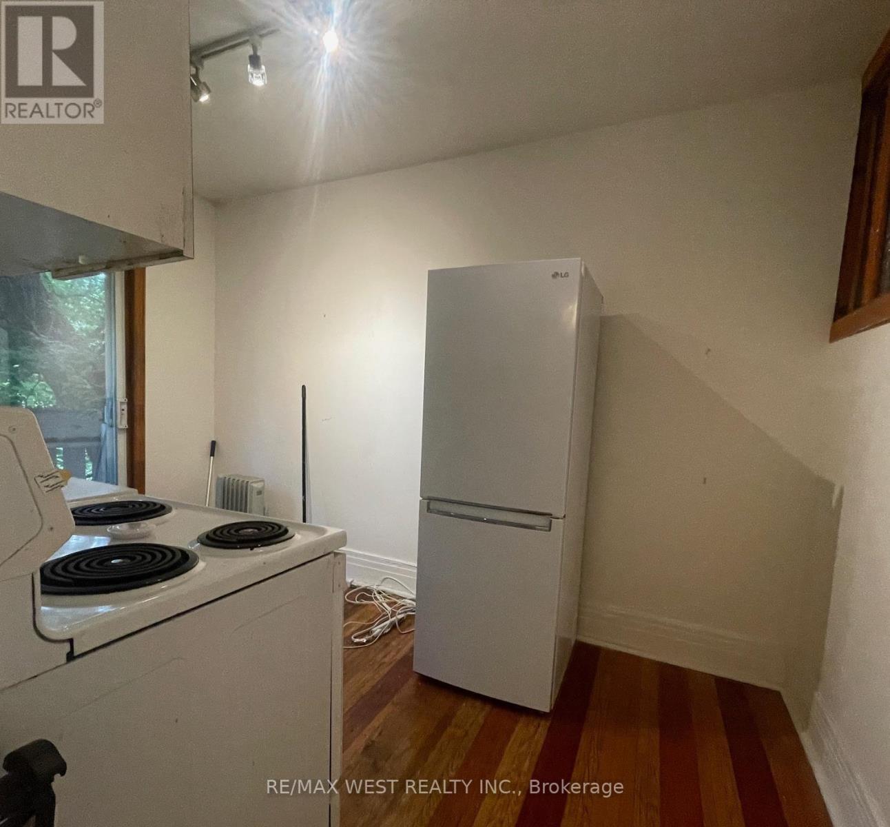 1813 Gerrard Street E, Toronto, ON - Indoor