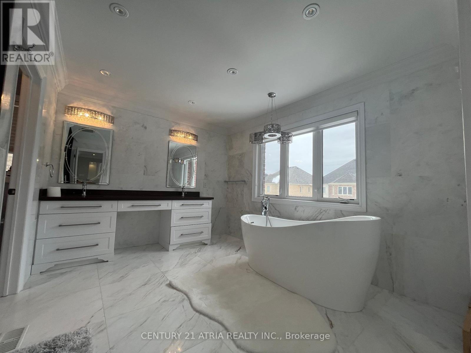 48 Stollery Pond Crescent, Markham, ON -