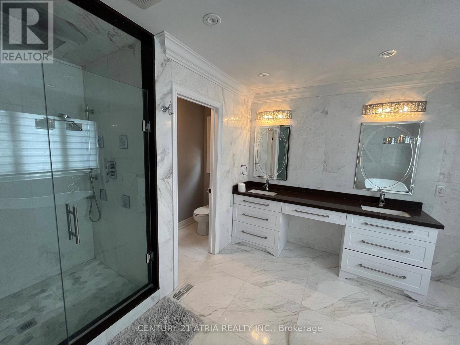 48 Stollery Pond Crescent, Markham, ON - Indoor Photo Showing Bathroom