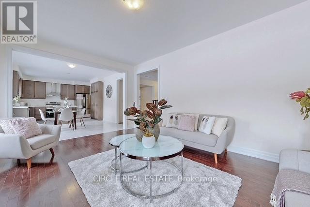 Upper Level - 213 Danny Wheeler Boulevard, Georgina, ON - Indoor Photo Showing Living Room