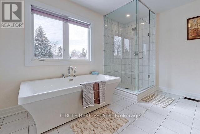 Upper Level - 213 Danny Wheeler Boulevard, Georgina, ON - Indoor Photo Showing Bathroom