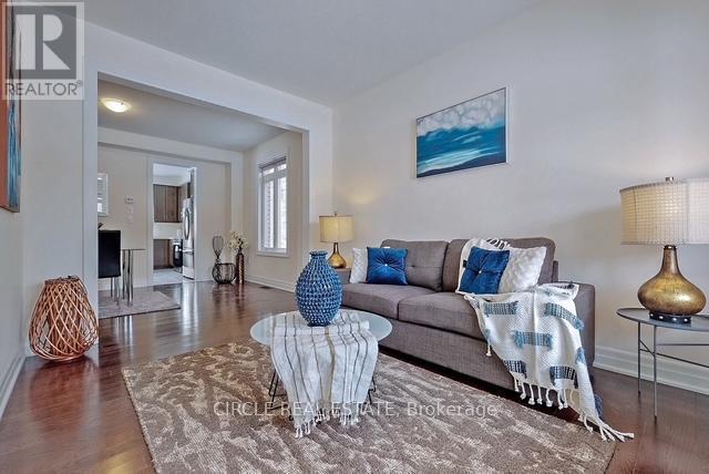 Upper Level - 213 Danny Wheeler Boulevard, Georgina, ON - Indoor Photo Showing Living Room