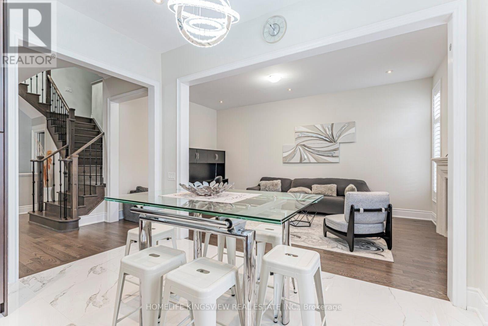 61 Ross Vennare Crescent, Vaughan, ON - Indoor Photo Showing Dining Room