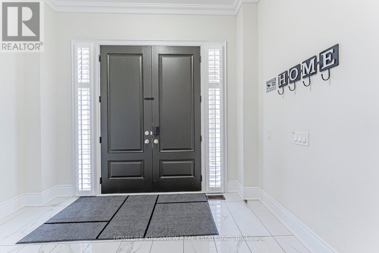 61 Ross Vennare Crescent, Vaughan, ON - Indoor Photo Showing Other Room