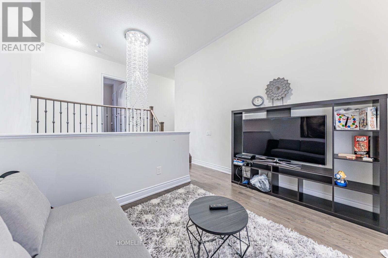 61 Ross Vennare Crescent, Vaughan, ON - Indoor Photo Showing Other Room