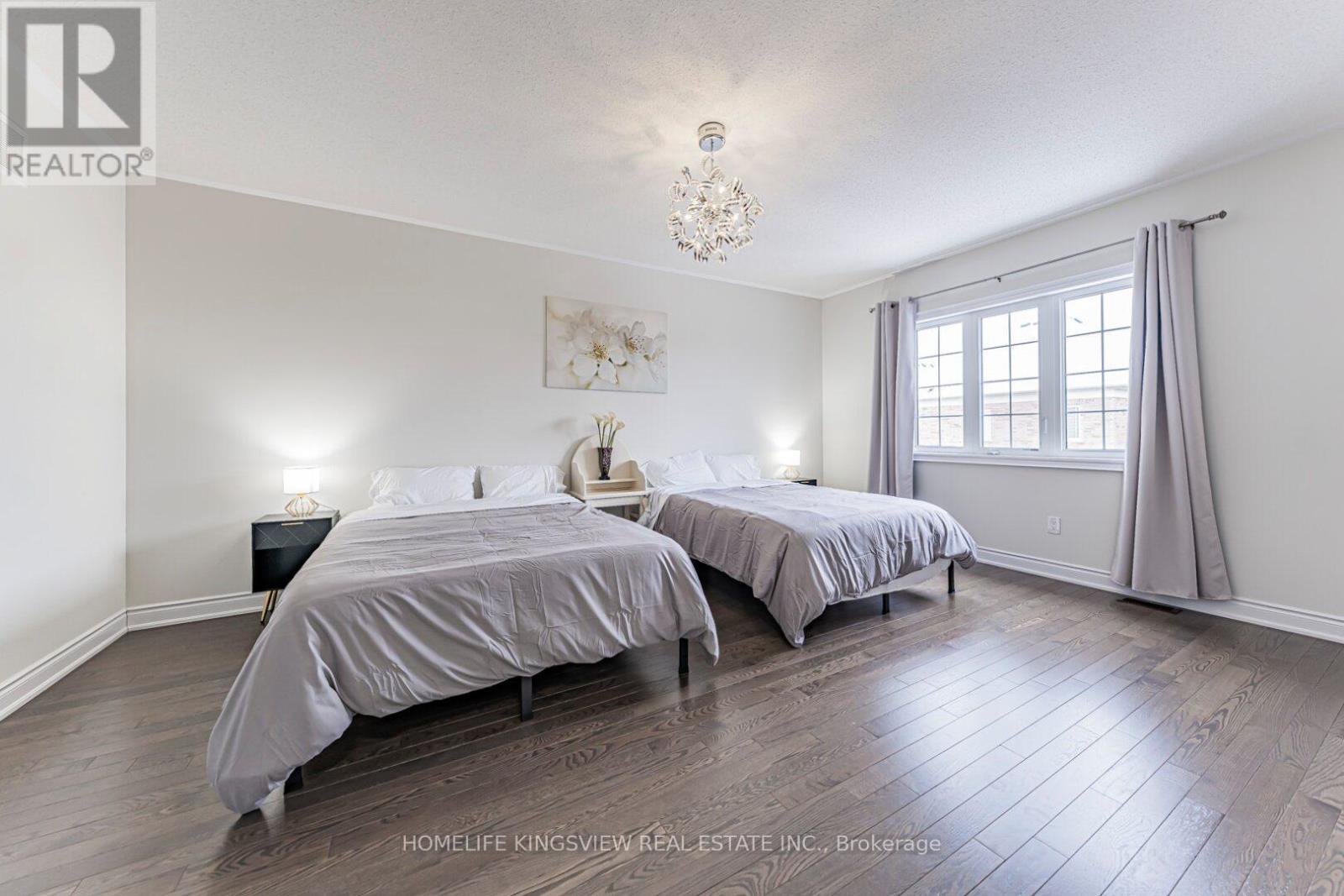61 Ross Vennare Crescent, Vaughan, ON - Indoor Photo Showing Bedroom