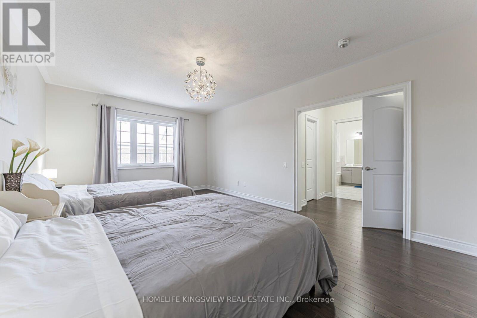 61 Ross Vennare Crescent, Vaughan, ON - Indoor Photo Showing Bedroom