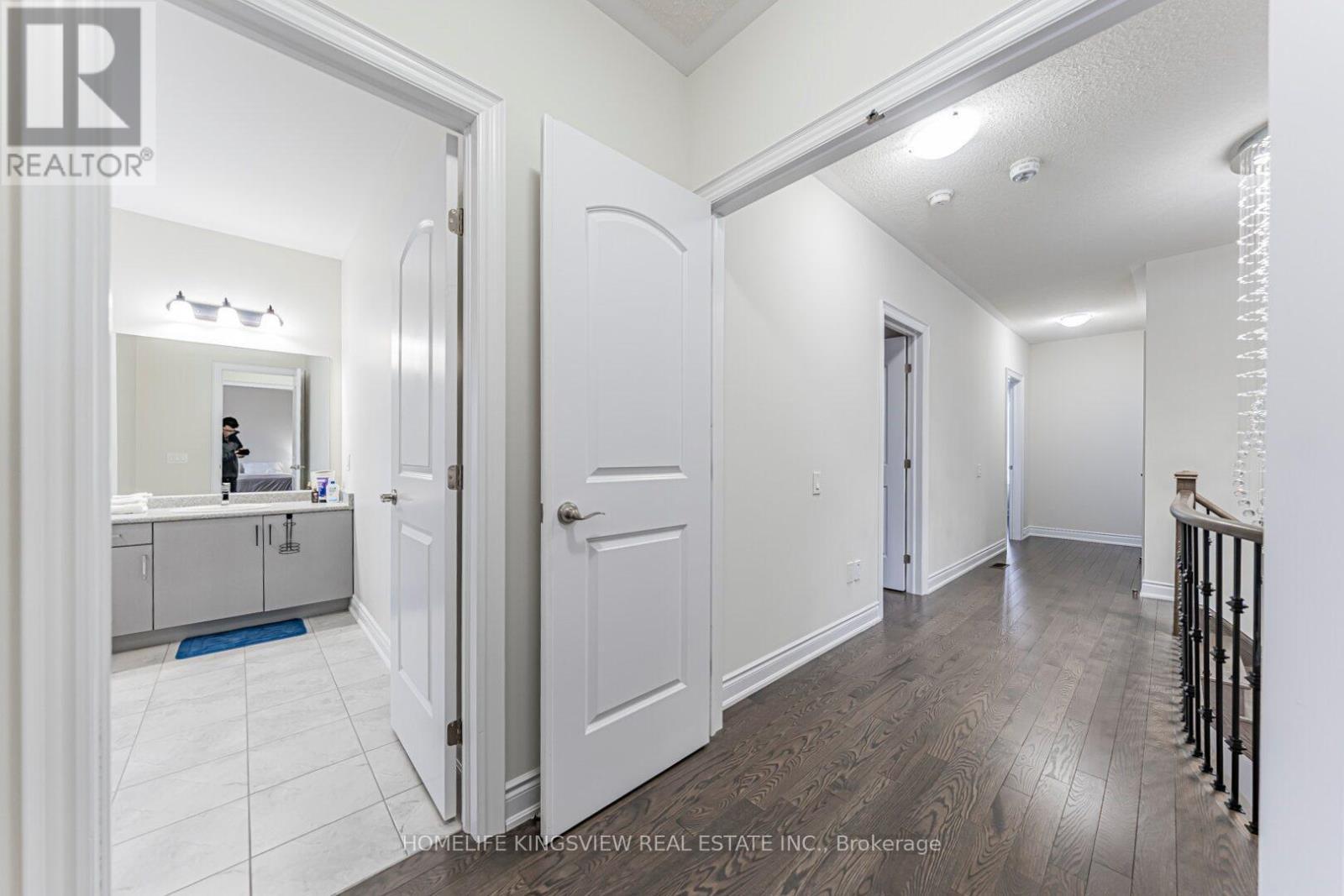 61 Ross Vennare Crescent, Vaughan, ON - Indoor Photo Showing Other Room