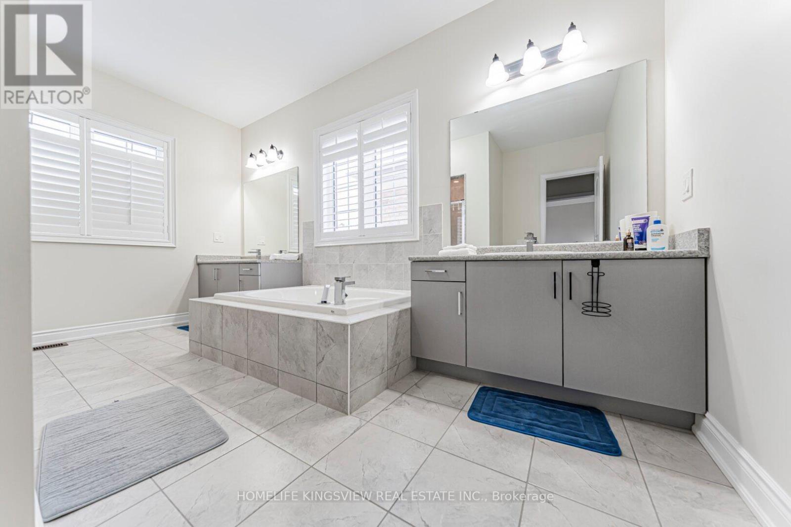 61 Ross Vennare Crescent, Vaughan, ON - Indoor Photo Showing Bathroom
