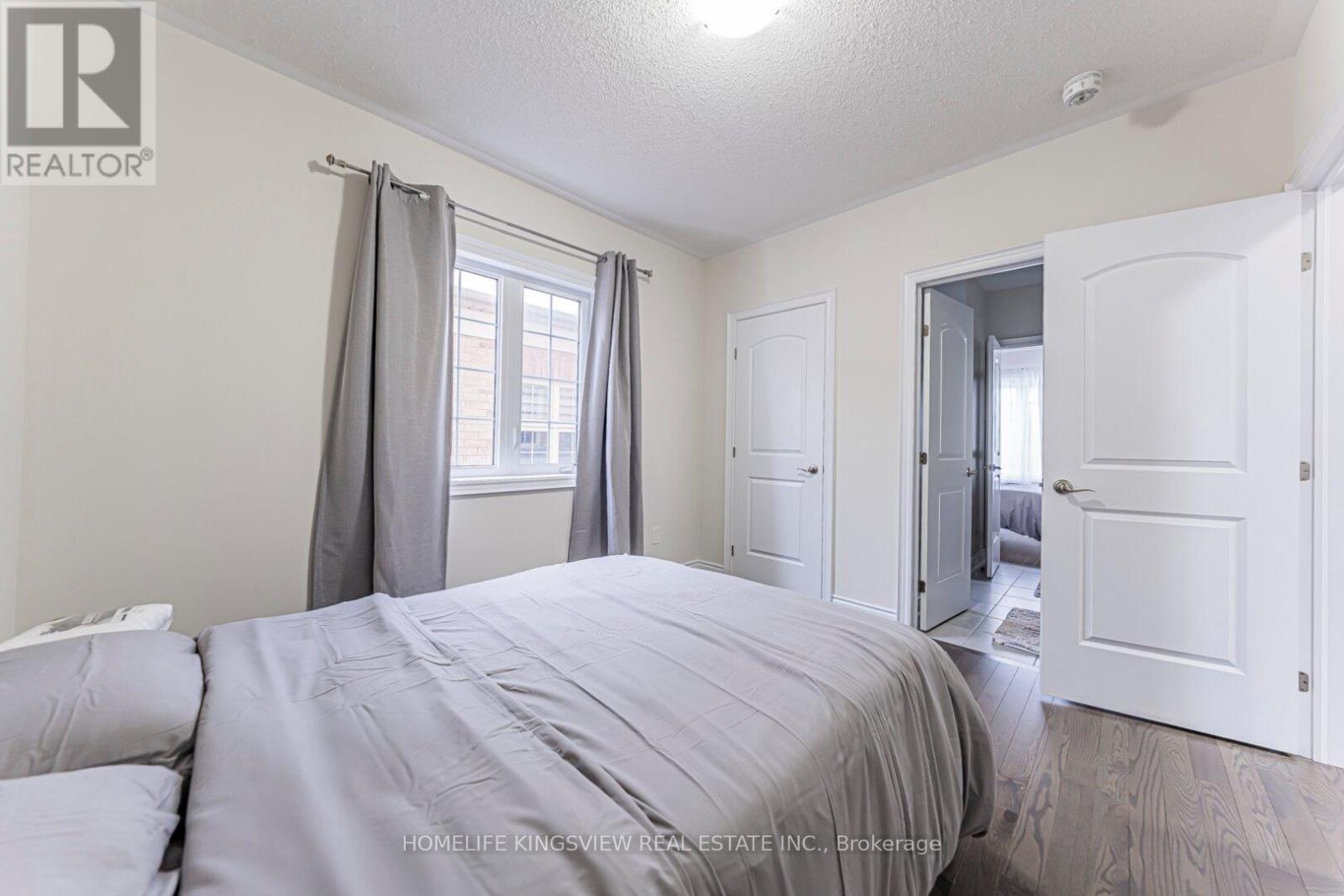 61 Ross Vennare Crescent, Vaughan, ON - Indoor Photo Showing Bedroom