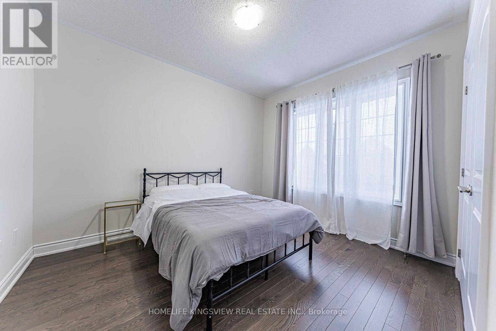 61 Ross Vennare Crescent, Vaughan, ON - Indoor Photo Showing Bedroom