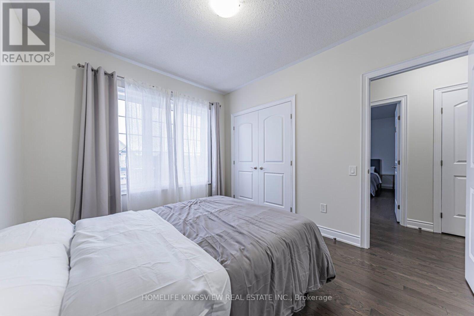 61 Ross Vennare Crescent, Vaughan, ON - Indoor Photo Showing Bedroom