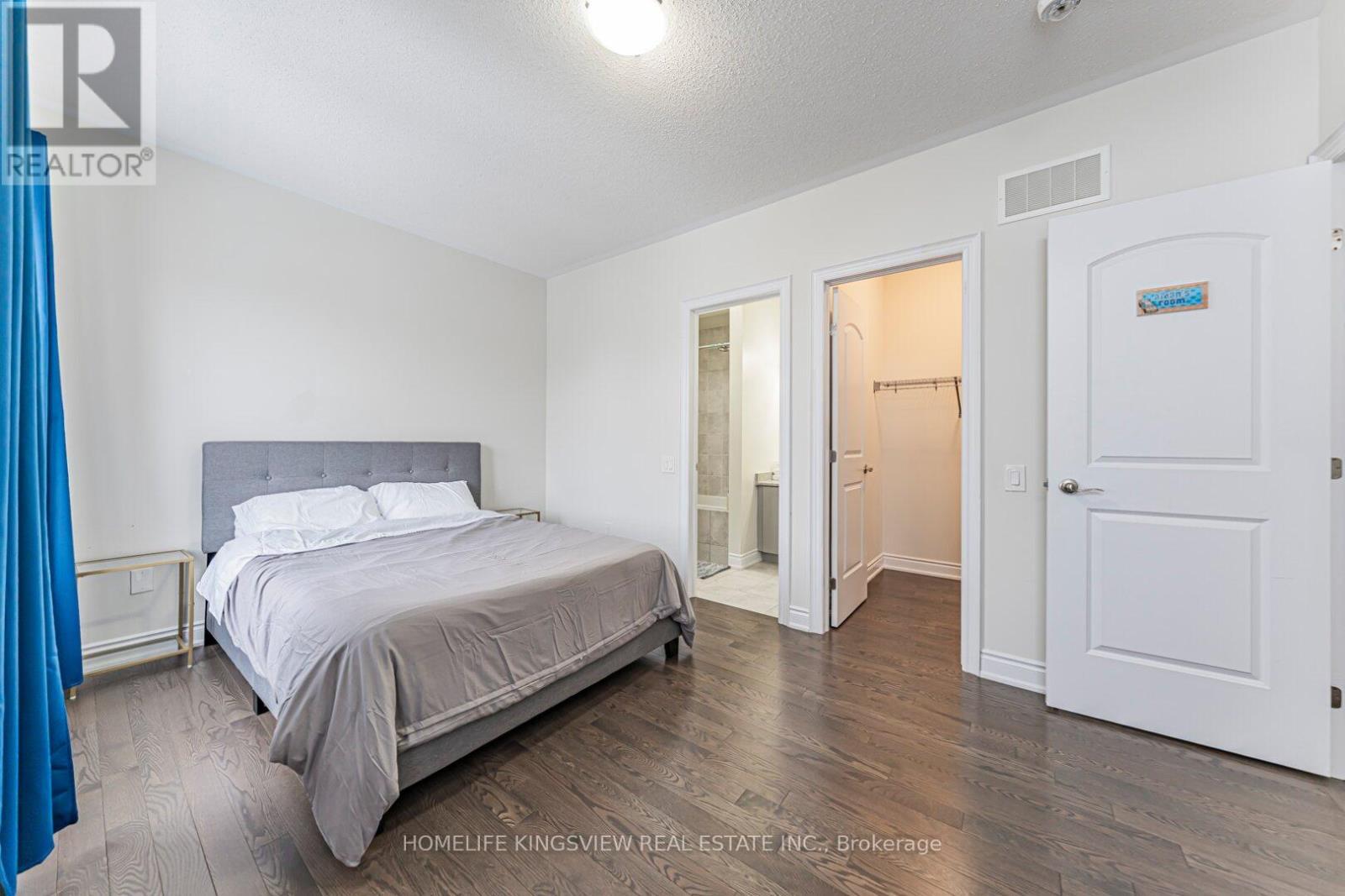61 Ross Vennare Crescent, Vaughan, ON - Indoor Photo Showing Bedroom