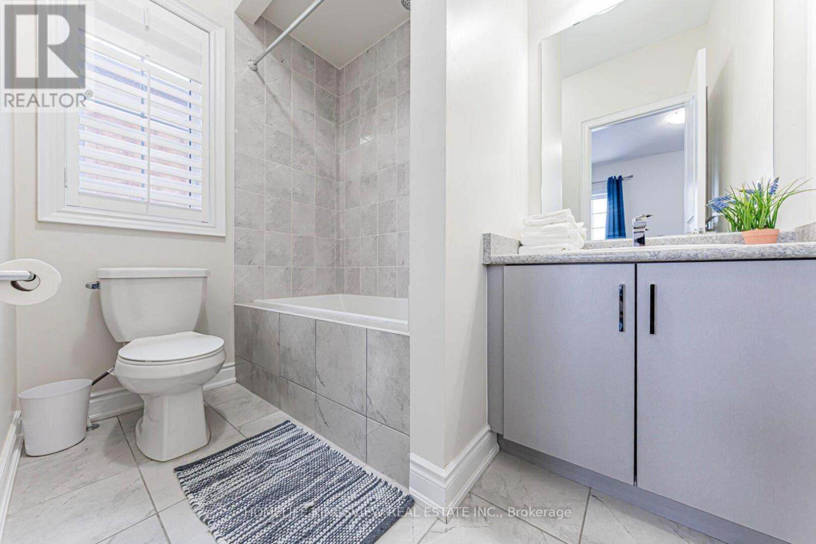 61 Ross Vennare Crescent, Vaughan, ON - Indoor Photo Showing Bathroom
