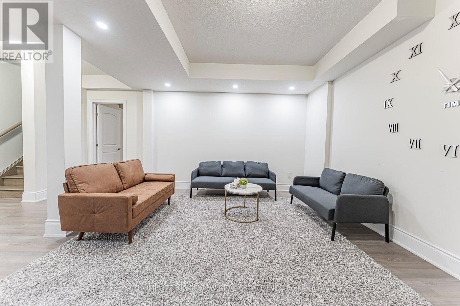 61 Ross Vennare Crescent, Vaughan, ON - Indoor Photo Showing Other Room