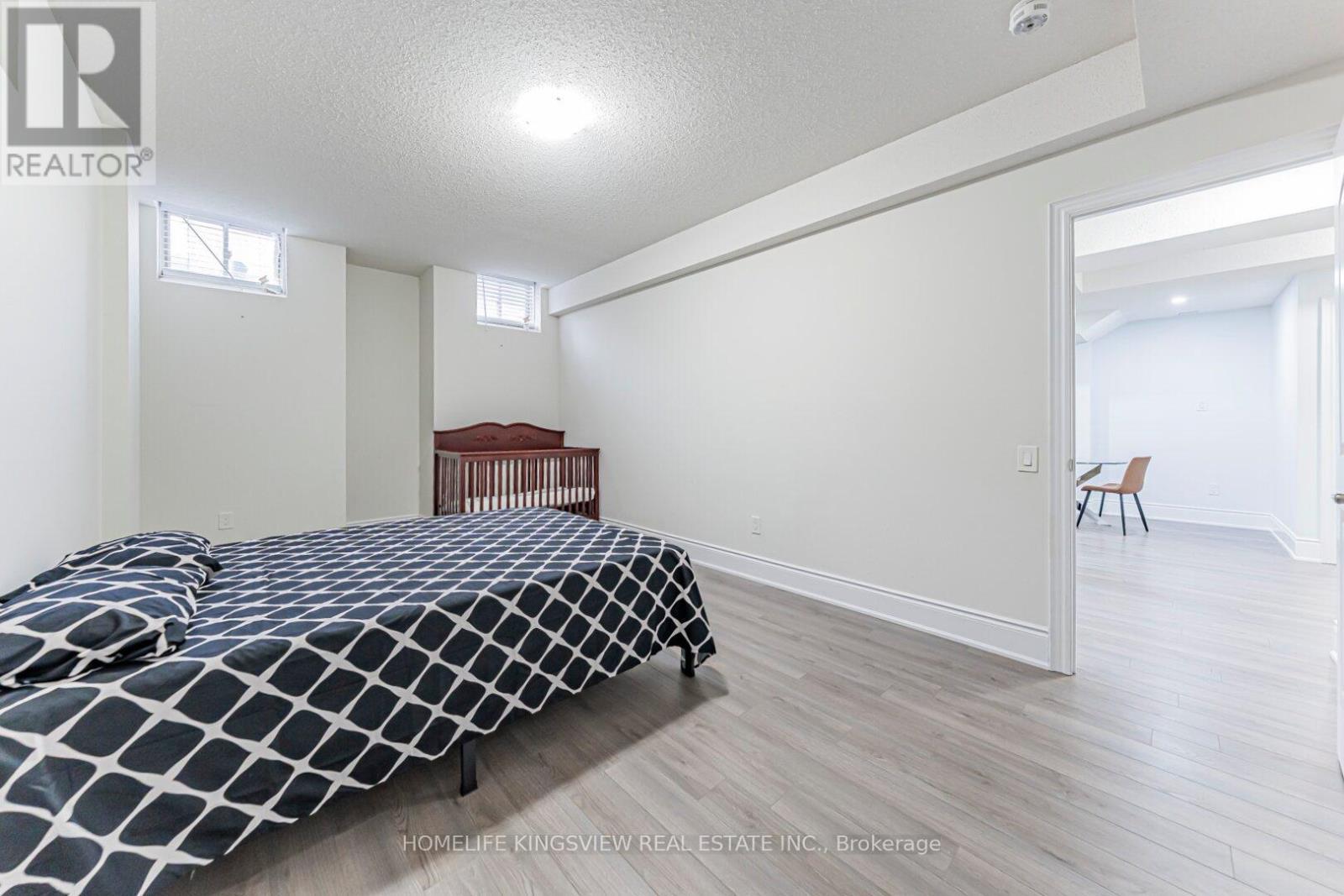 61 Ross Vennare Crescent, Vaughan, ON - Indoor Photo Showing Bedroom