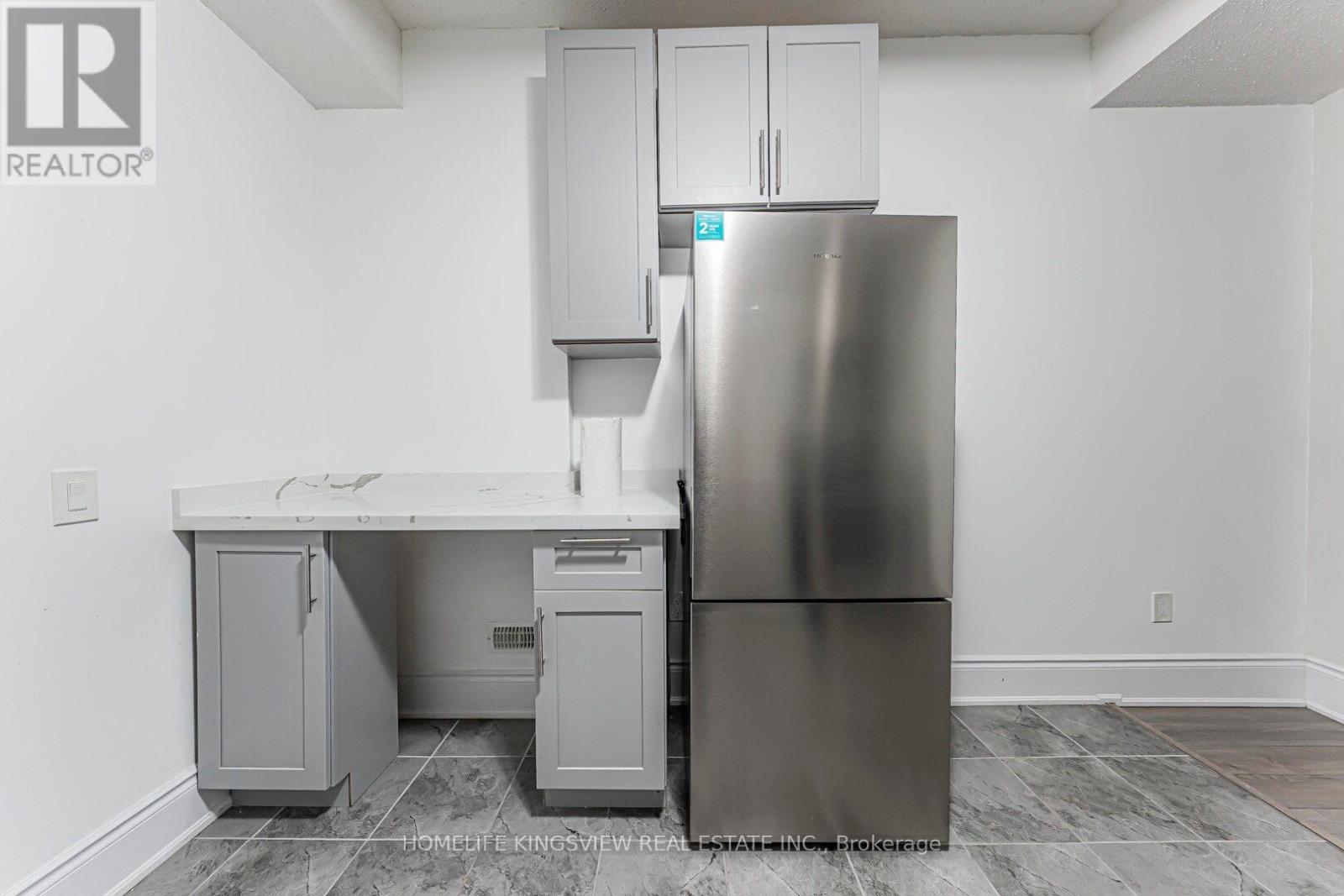 61 Ross Vennare Crescent, Vaughan, ON - Indoor Photo Showing Other Room