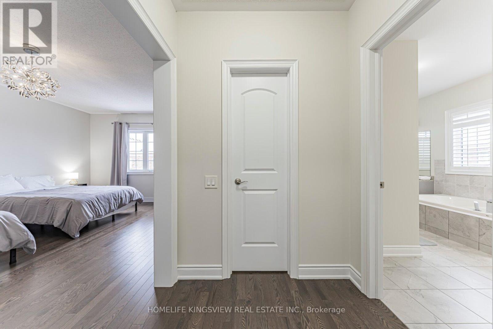61 Ross Vennare Crescent, Vaughan, ON - Indoor Photo Showing Bedroom