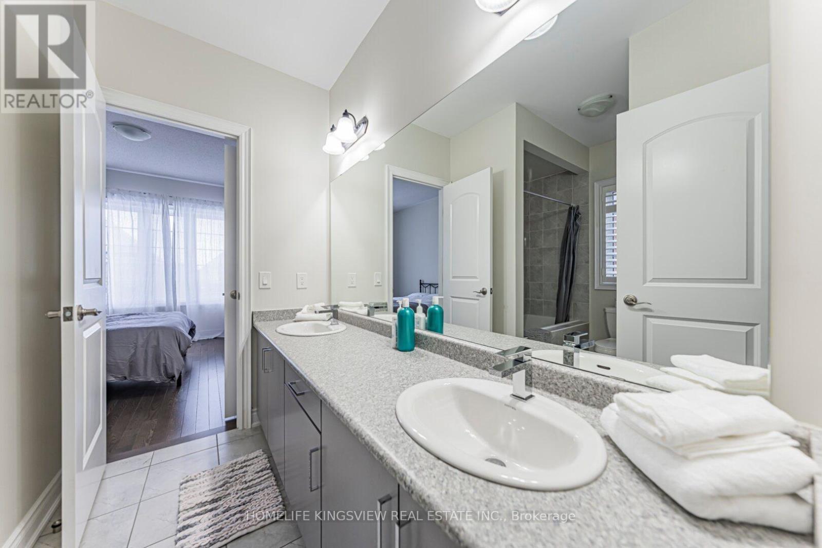 61 Ross Vennare Crescent, Vaughan, ON - Indoor Photo Showing Bathroom