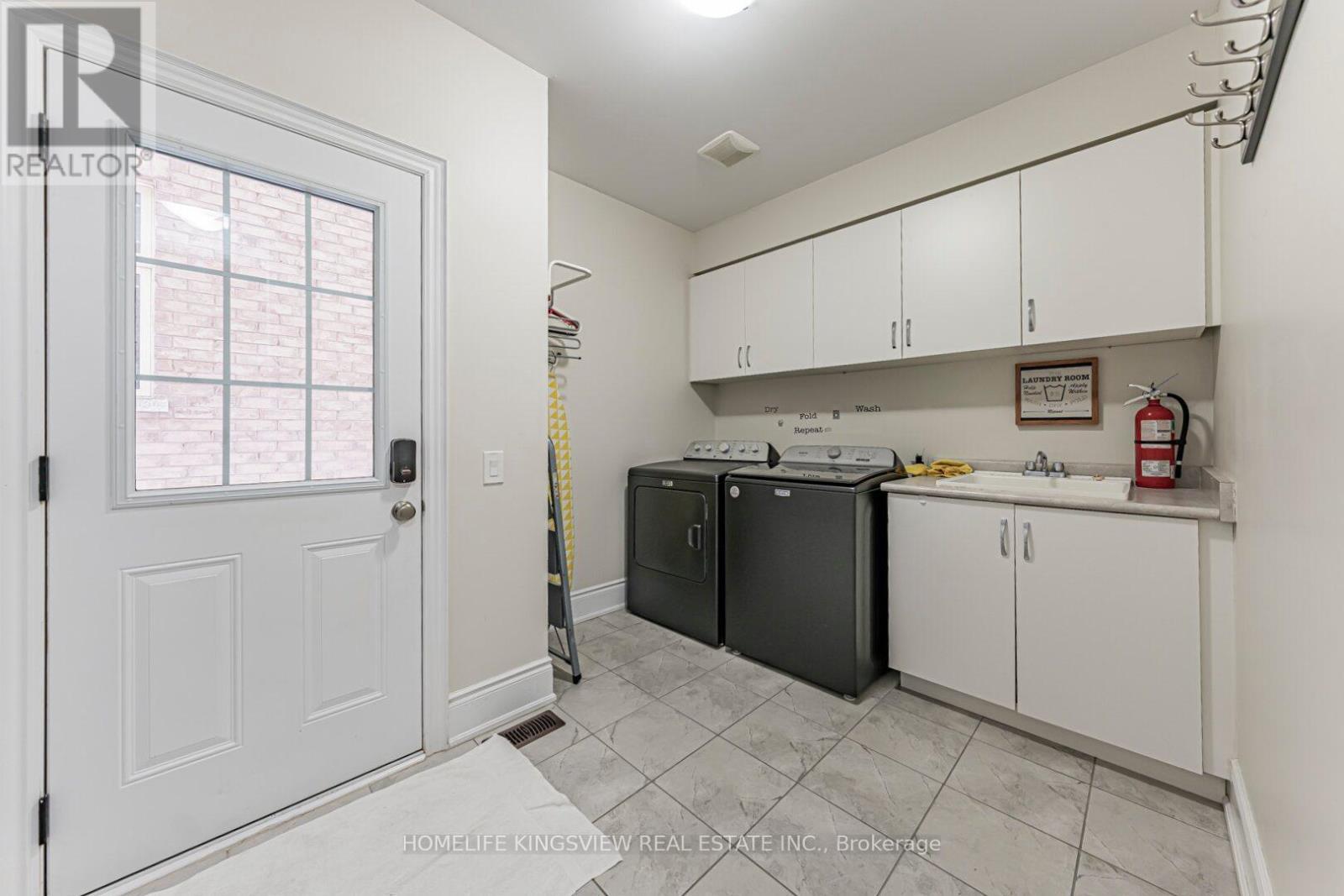 61 Ross Vennare Crescent, Vaughan, ON - Indoor Photo Showing Other Room