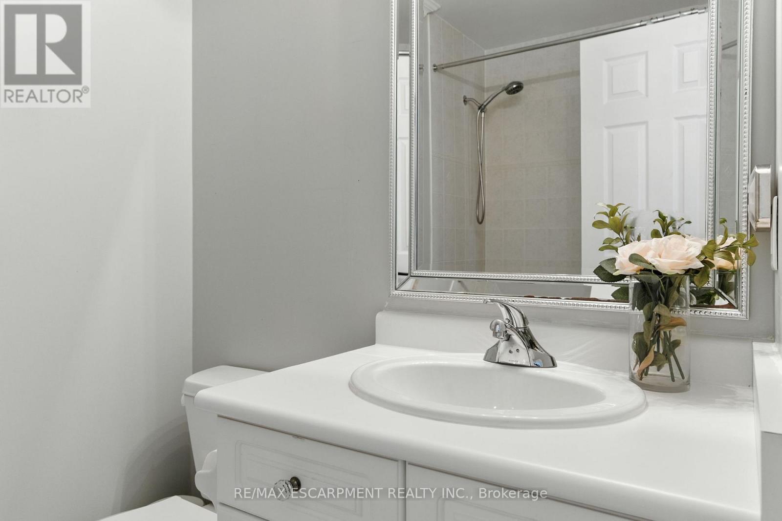 691 Merlot Court, Mississauga, ON - Indoor Photo Showing Bathroom