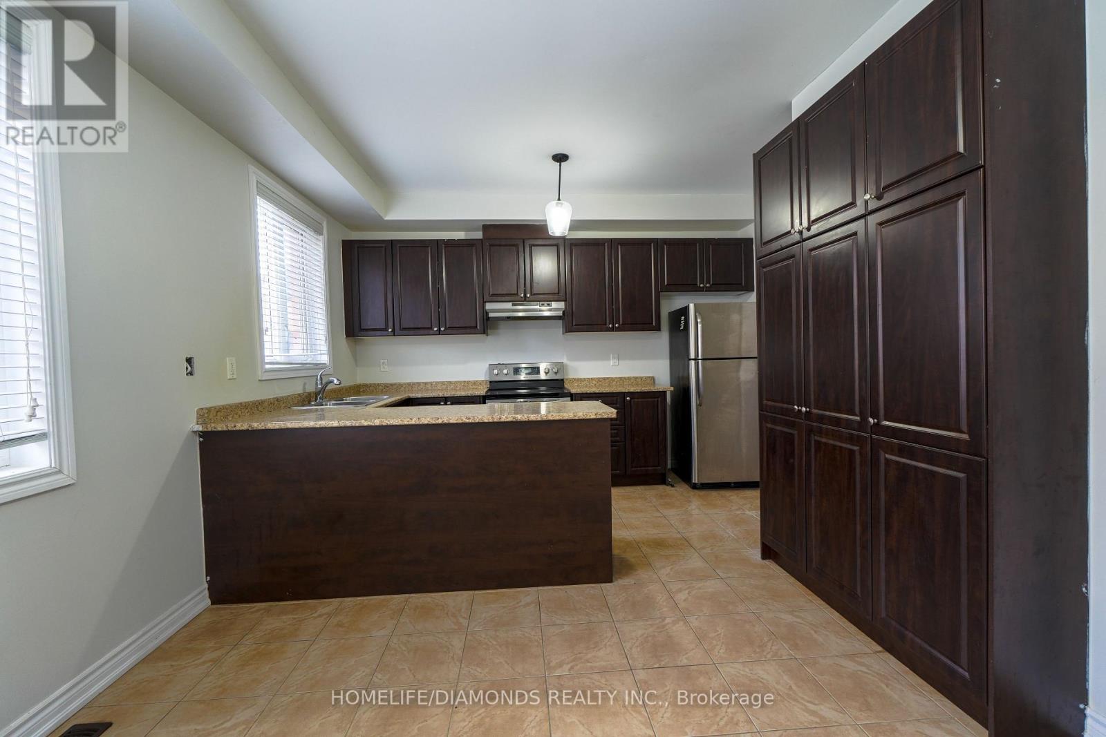 43 Sprucewood Road, Brampton, ON - Indoor Photo Showing Kitchen
