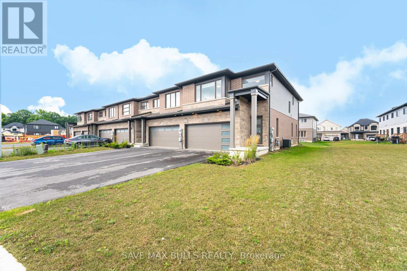 7381 Matteo Drive, Niagara Falls, ON - Outdoor