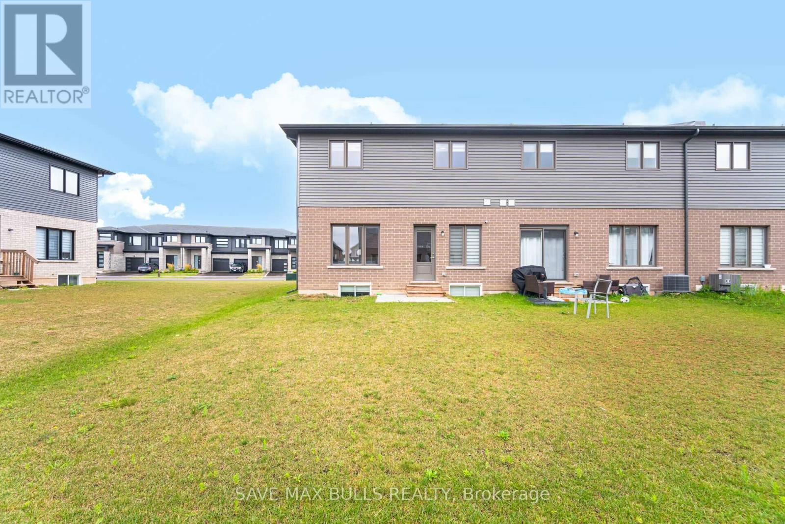 7381 Matteo Drive, Niagara Falls, ON - Outdoor