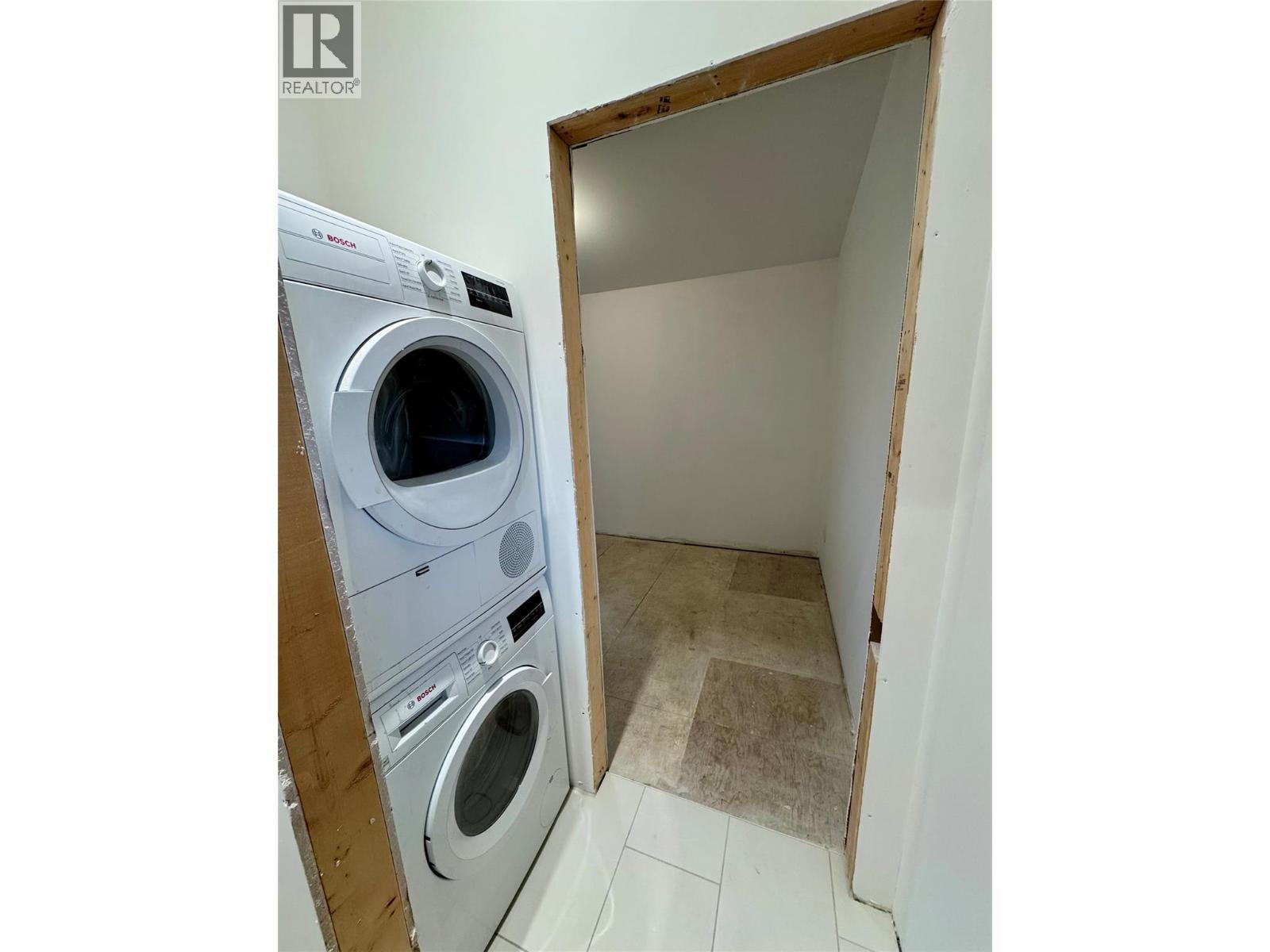 4549 Rushmere Road, Invermere, BC - Indoor Photo Showing Laundry Room