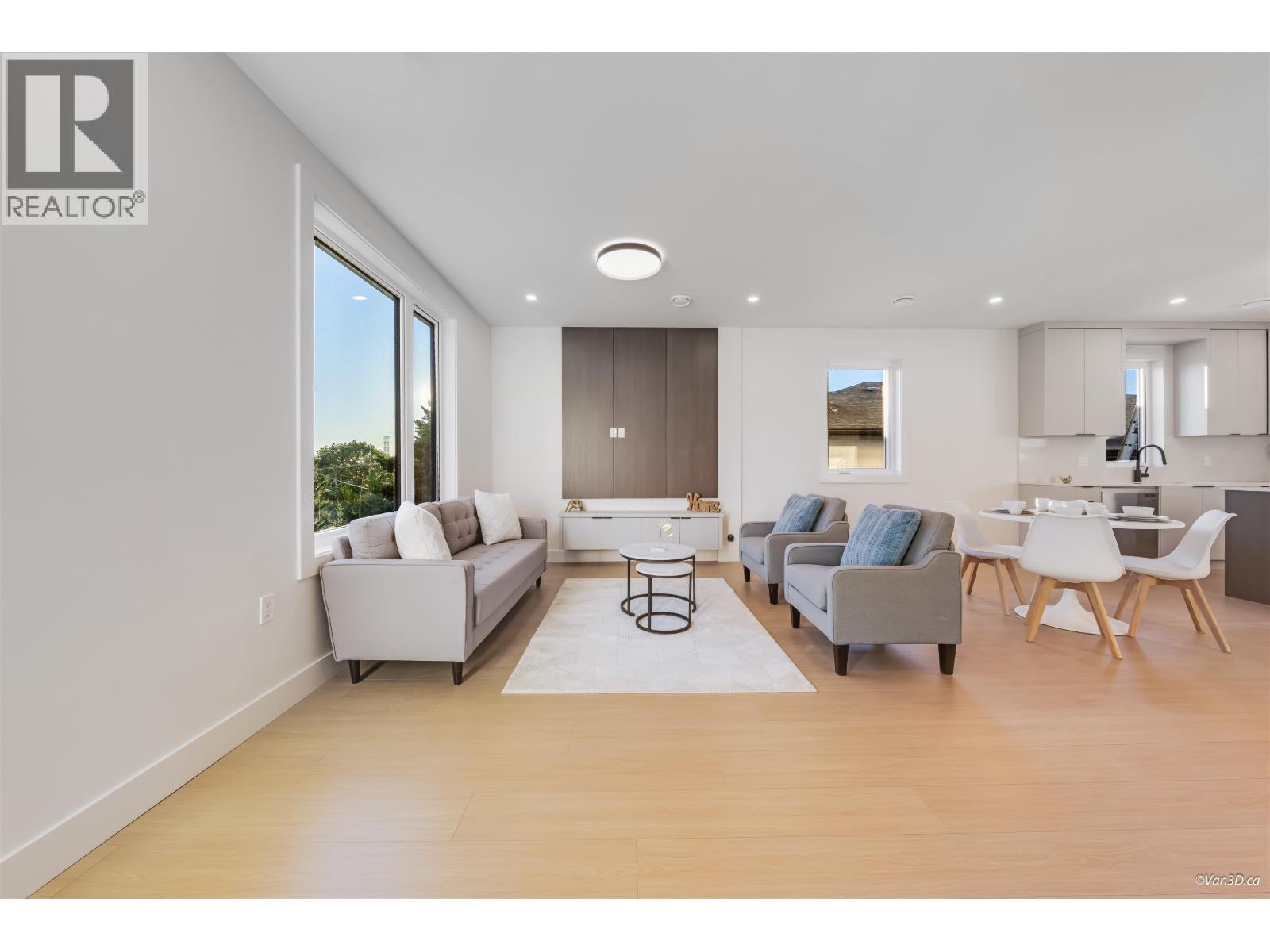 4 4211 Graveley Street, Burnaby, BC - Indoor Photo Showing Living Room