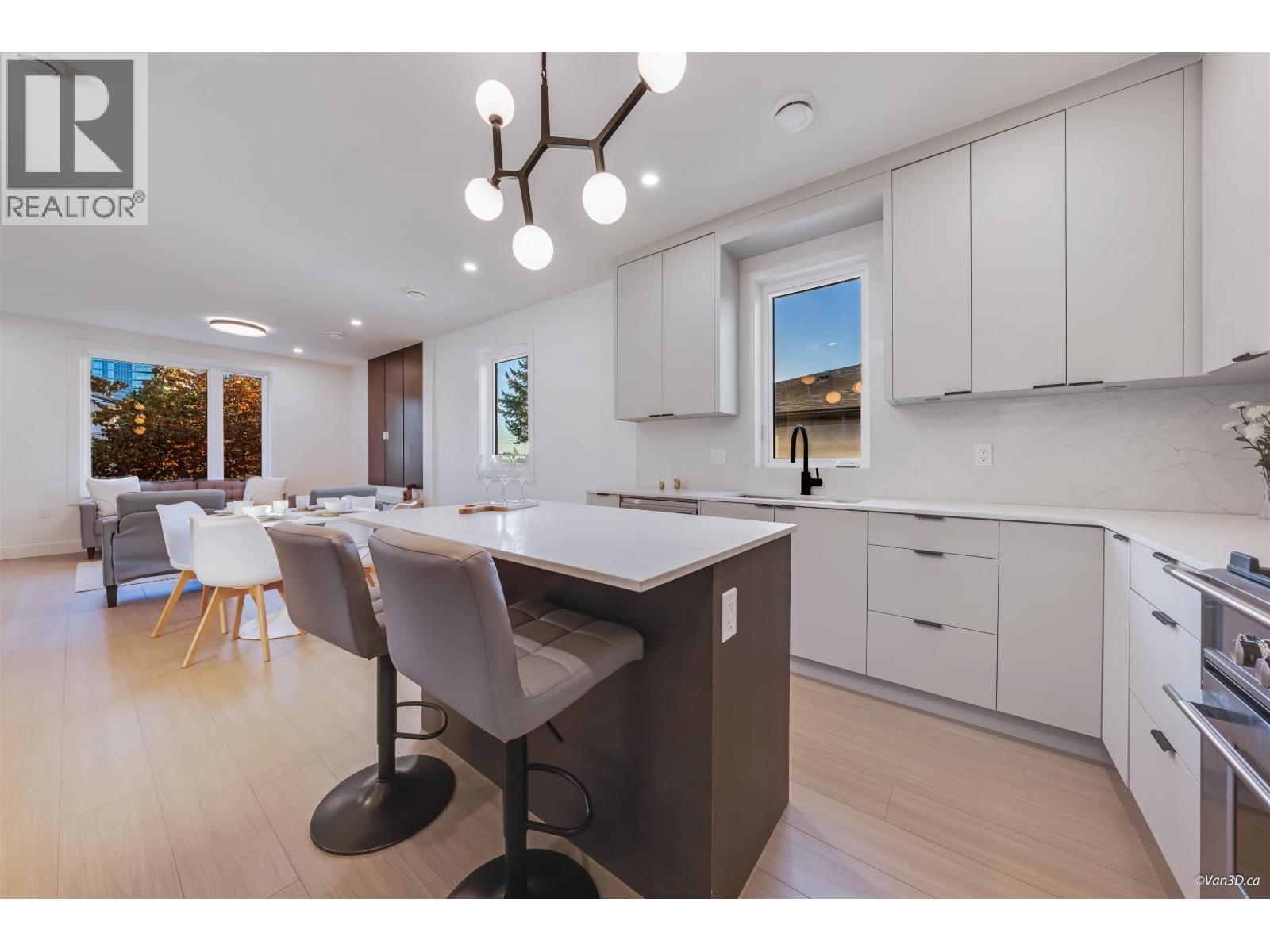 4 4211 Graveley Street, Burnaby, BC - Indoor Photo Showing Kitchen With Upgraded Kitchen