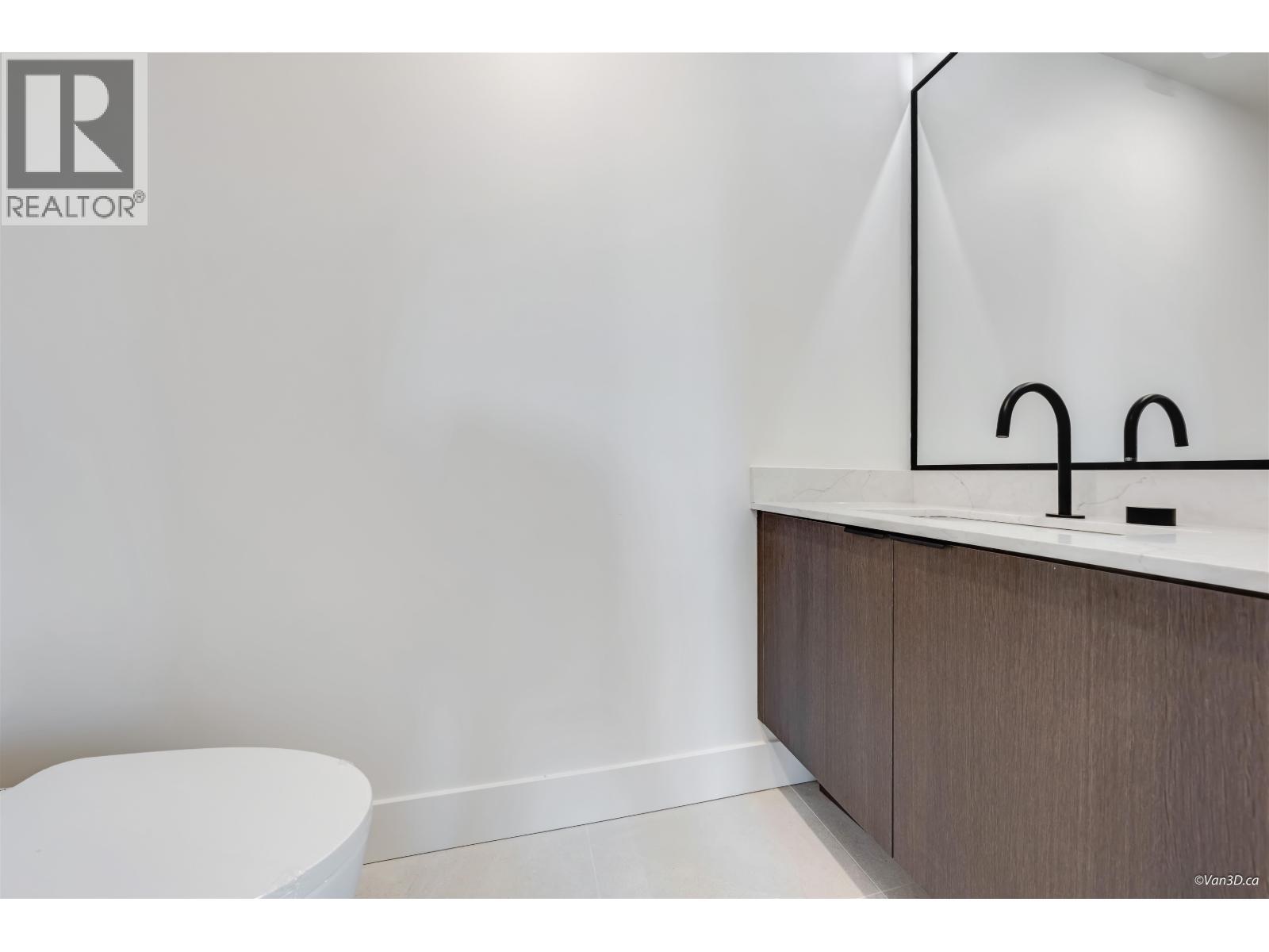 4 4211 Graveley Street, Burnaby, BC - Indoor Photo Showing Bathroom