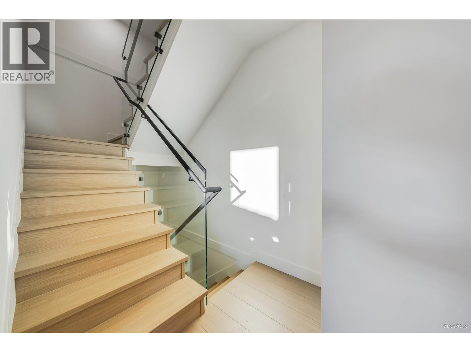 4 4211 Graveley Street, Burnaby, BC - Indoor Photo Showing Other Room